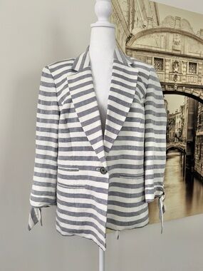 Like New Striped Gray & White Women’s Blazer Jacket